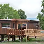 Cabane Dans Les Arbres / Swin-golf De