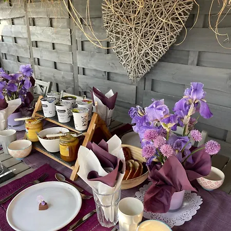 Dans Les Arbres / Swin-golf De Bed and Breakfast