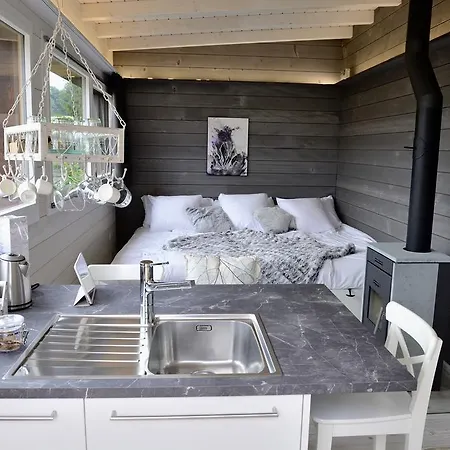 Dans Les Arbres / Swin-golf De Bed and Breakfast Cremin