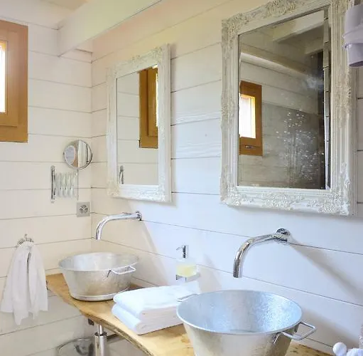 Cabane Dans Les Arbres / Swin-golf De 4* Cremin