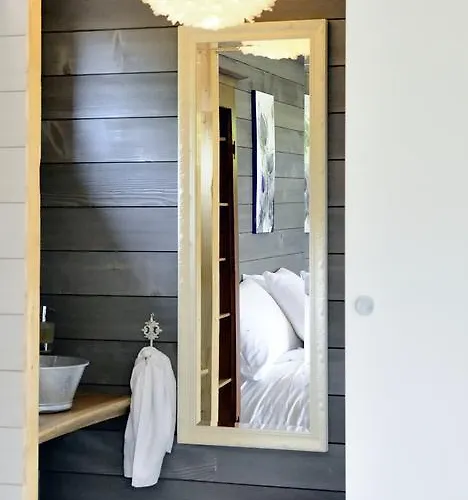 Cabane Dans Les Arbres / Swin-golf De Cremin